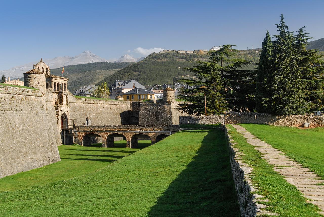 Hotel El Acebo Χάκα Εξωτερικό φωτογραφία